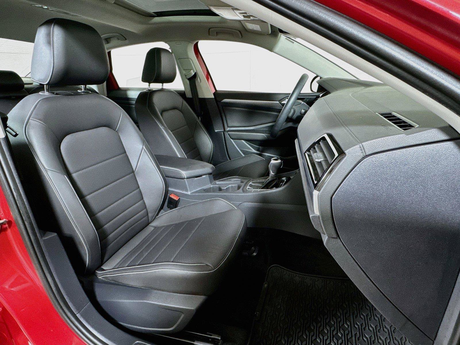 Used 2024 Volkswagen Jetta SE FWD image 25