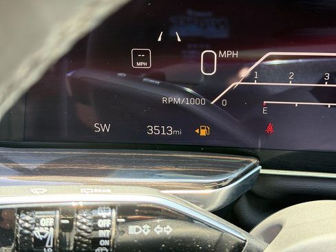 Used 2026 Cadillac Escalade ESV Luxury RWD image 11