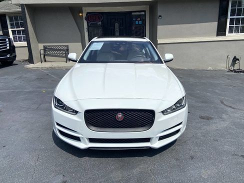 Used 2018 Jaguar XE Premium image 3
