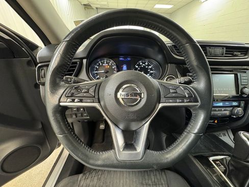 Used 2018 Nissan Rogue SV image 33