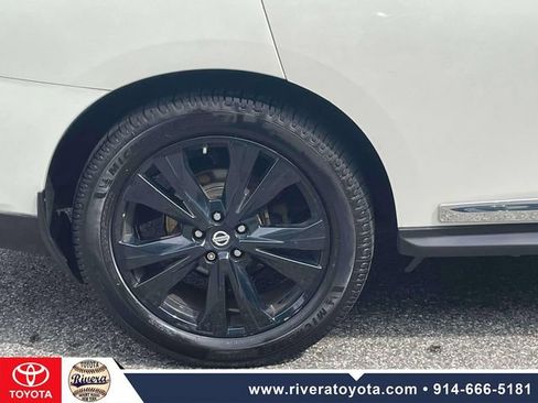 Used 2017 Nissan Pathfinder Platinum w/ Midnight Edition Package AWD/4WD image 10
