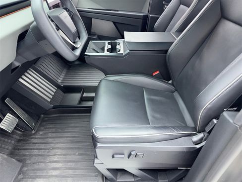 Used 2024 Tesla Cybertruck AWD Crew Cab image 35