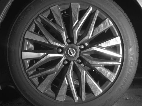 Used 2025 Nissan Altima 2.5 SV FWD image 14