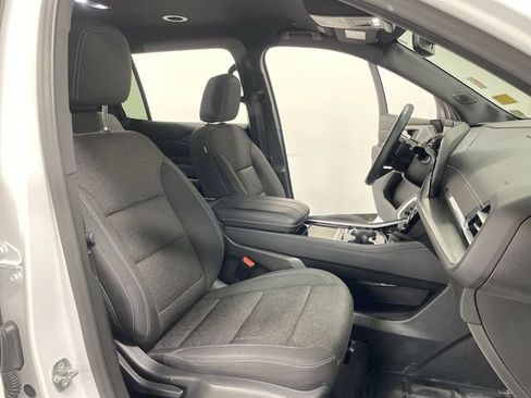Used 2024 Chevrolet Traverse LT w/ Enhanced Driving Package FWD image 27