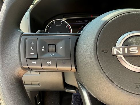 Used 2023 Nissan Rogue SV AWD/4WD image 21
