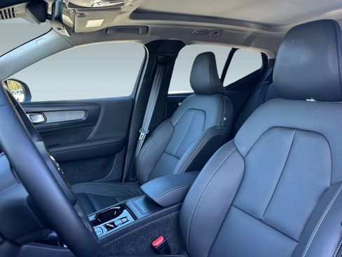 Used 2025 Volvo XC40 B5 Ultra w/ Climate Package image 21