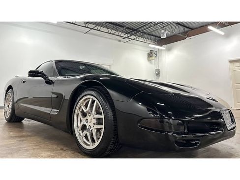 Used 1998 Chevrolet Corvette Coupe w/ Memory Pkg RWD image 6