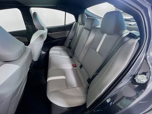 Used 2025 Toyota Camry SE image 26