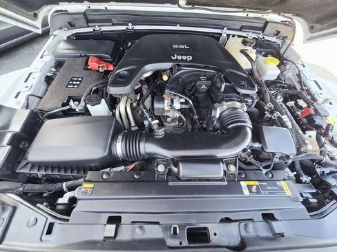 Used 2021 Jeep Wrangler Unlimited Rubicon w/ Xtreme Recon 35" Tire Package image 19