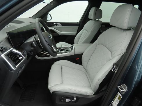 New 2026 BMW X7 xDrive40i w/ Premium Package image 19