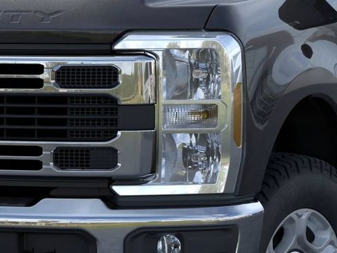 New 2026 Ford F250 XLT w/ FX4 Off-Road Package AWD/4WD image 18