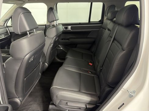 Used 2025 Hyundai Santa Fe Limited image 7