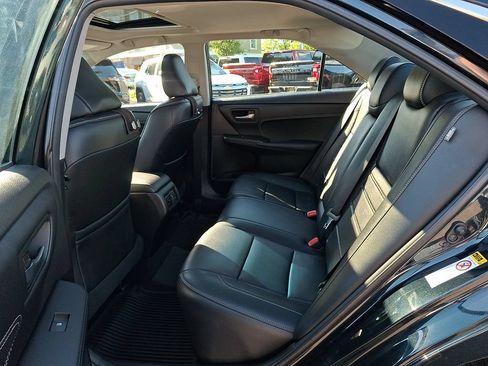 Used 2016 Toyota Camry XLE w/ Moonroof Package FWD image 10