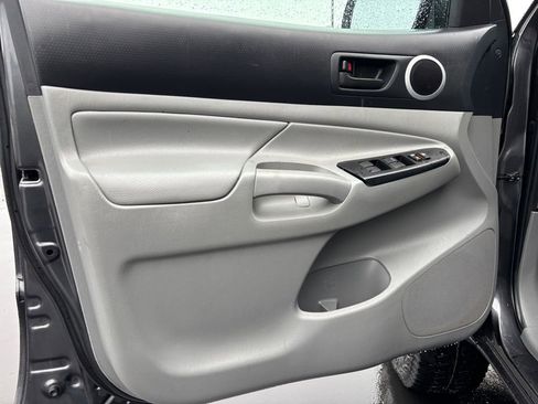 Used 2014 Toyota Tacoma PreRunner image 24