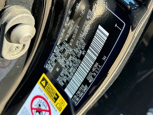 Used 2019 Toyota Highlander LE w/ Carpet Mat Package (TMS) image 28