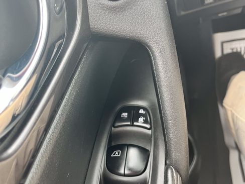 Used 2019 Nissan Rogue SV AWD/4WD image 25