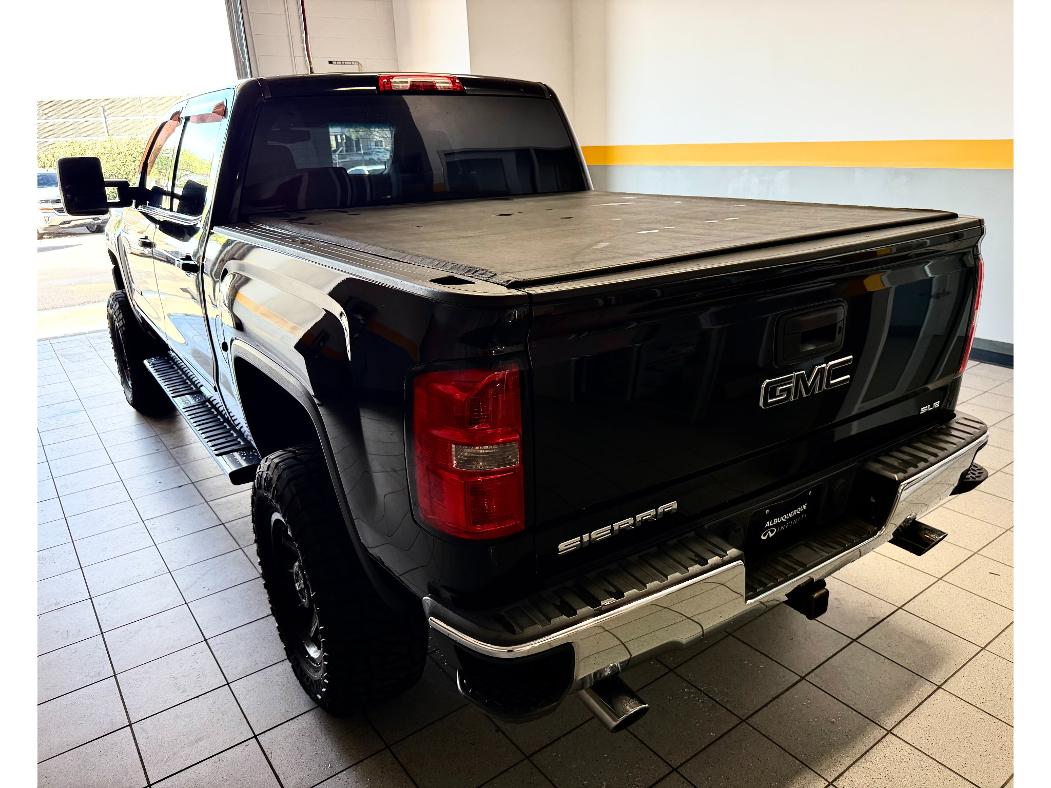 Used 2016 GMC Sierra 1500 SLE w/ Suspension Package, Off-Road AWD/4WD image 9