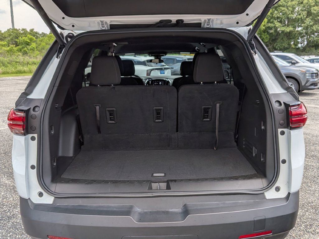 Used 2023 Chevrolet Traverse LT FWD image 27