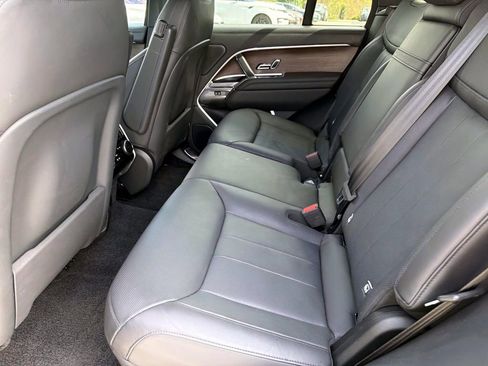 Used 2023 Land Rover Range Rover SE image 12