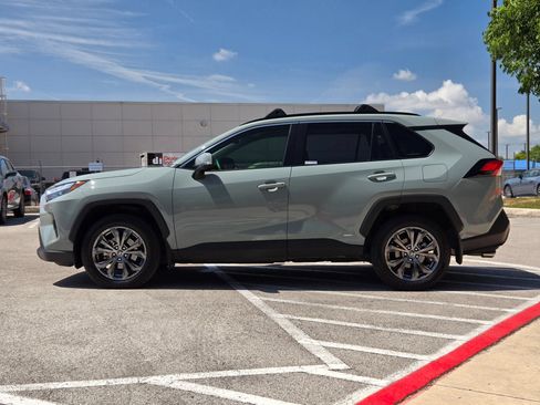 Used 2023 Toyota RAV4 XLE Premium AWD/4WD image 6