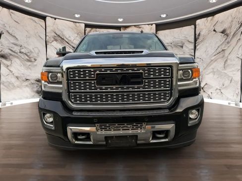 Used 2018 GMC Sierra 3500 Denali w/ Duramax Plus Package image 2