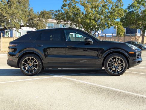 Used 2021 Porsche Cayenne Coupe image 3