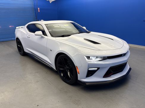 Used 2017 Chevrolet Camaro SS image 2