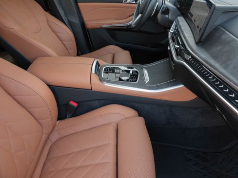 Used 2025 BMW X5 sDrive40i w/ M Sport Package RWD image 13