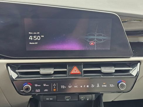 Certified 2023 Kia Niro Wind w/ Wind Preserve Package FWD image 13