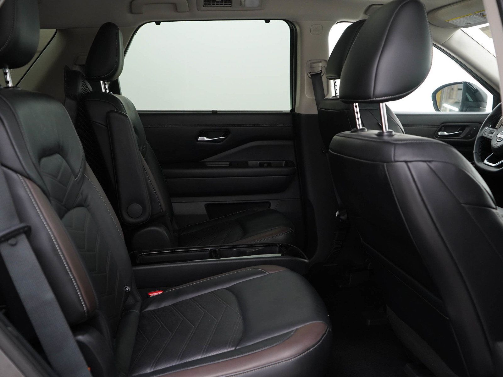 Used 2022 Nissan Pathfinder Platinum AWD/4WD image 12