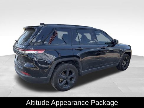 Used 2023 Jeep Grand Cherokee Altitude AWD/4WD image 3
