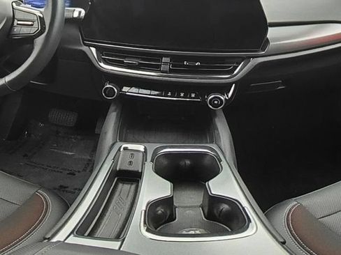 Used 2024 Chevrolet Equinox EV RS FWD image 25
