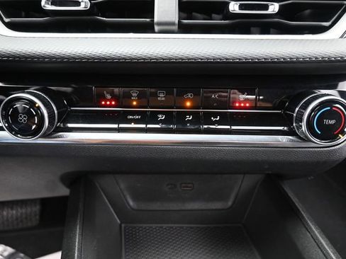 Used 2025 Chevrolet Equinox LT image 14