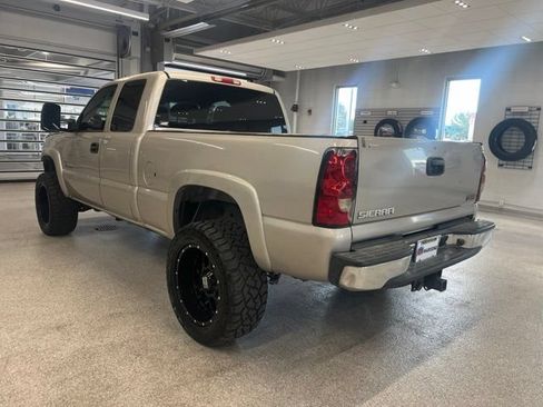 Used 2005 Chevrolet Silverado 2500 LT w/ Heavy-Duty Power Package AWD/4WD image 10