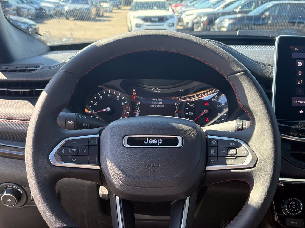 Used 2025 Jeep Compass Trailhawk AWD/4WD image 15