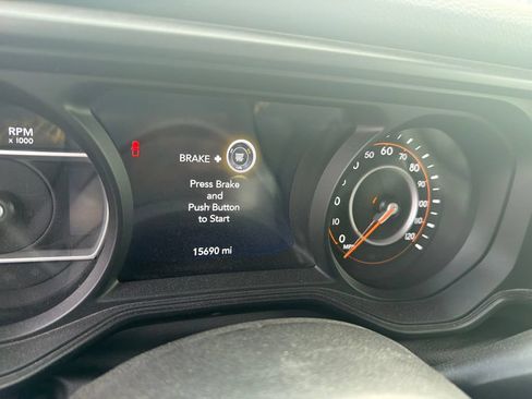 Used 2024 Jeep Gladiator Sport AWD/4WD image 2