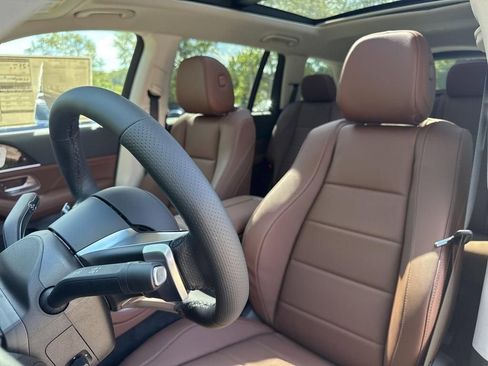 Used 2026 Mercedes-Benz GLS 450 4MATIC image 11