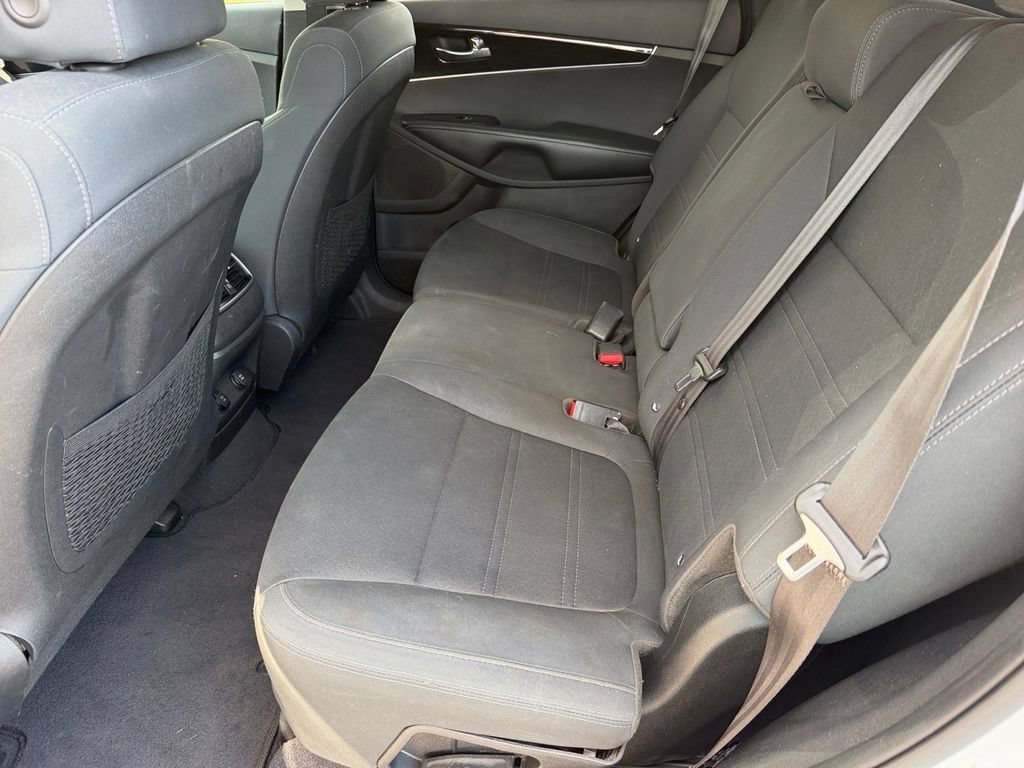 Used 2020 Kia Sorento FWD V6 image 13