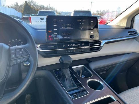 Used 2024 Toyota Sienna LE image 19