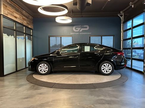 Used 2020 Hyundai Elantra SE FWD image 6