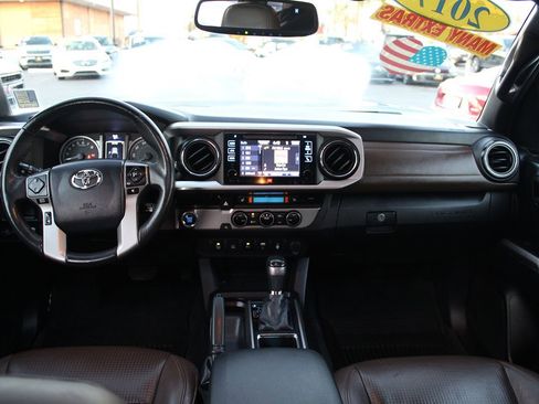 Used 2017 Toyota Tacoma Limited image 31
