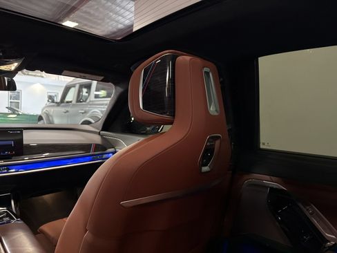Used 2025 BMW i7 xDrive60 w/ Executive Package AWD/4WD image 16