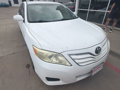 Used 2010 Toyota Camry LE FWD image 4