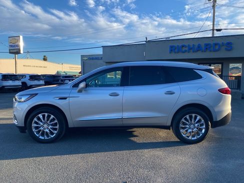 Used 2021 Buick Enclave Premium w/ Sun and Sites Package image 8