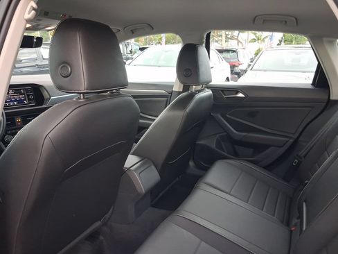 Used 2023 Volkswagen Jetta SE FWD image 12