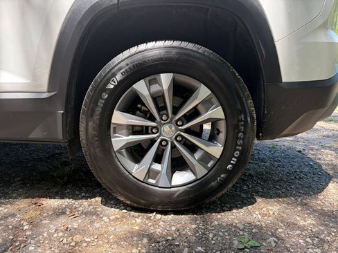 Used 2025 Chevrolet Equinox LT FWD image 30