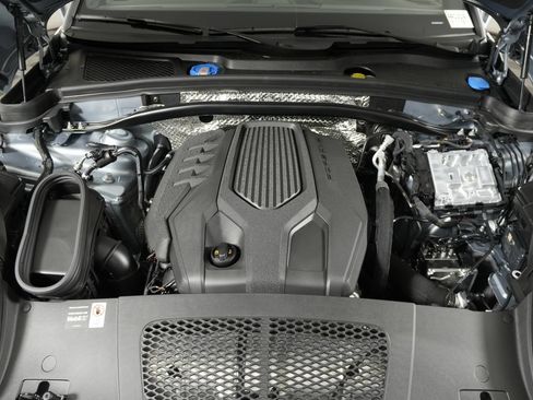 Used 2026 Porsche Macan AWD/4WD image 38