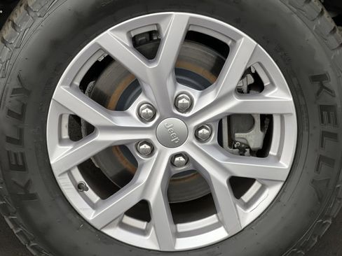 Used 2022 Jeep Grand Cherokee L Limited image 9