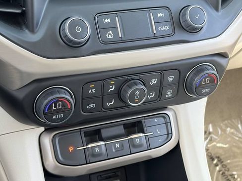 Used 2023 GMC Acadia Denali w/ Denali Ultimate Package AWD/4WD image 31
