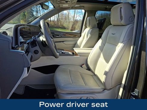 Used 2021 Cadillac Escalade ESV Premium Luxury Platinum w/ Heavy-Duty Trailer Package image 18